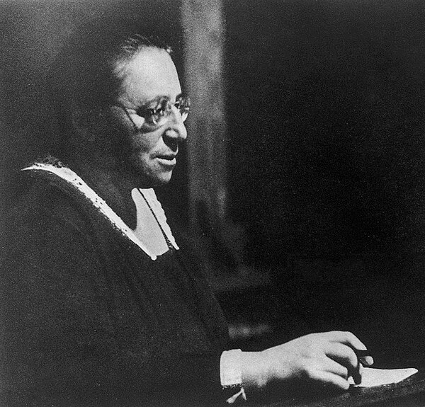 En este momento estás viendo Emmy Noether